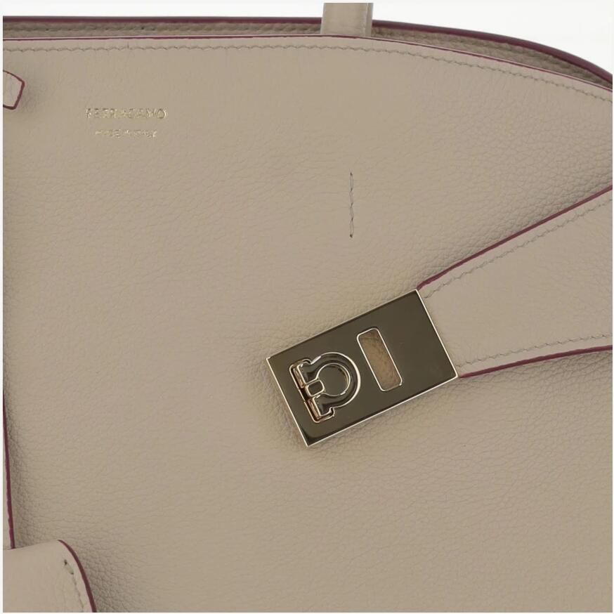 Salvatore Ferragamo Stijlvolle tassen voor elke gelegenheid Beige Dames - Foto 2