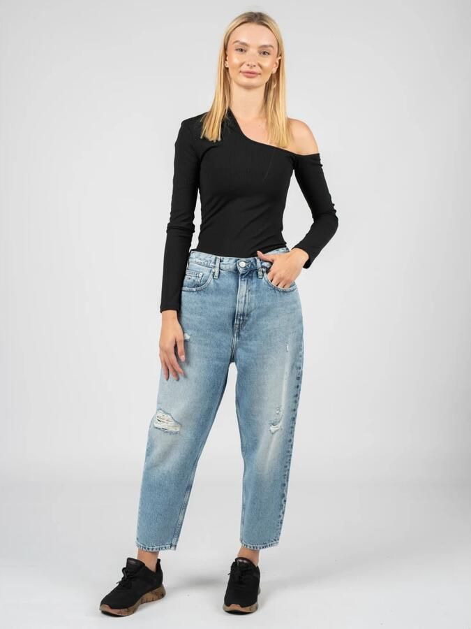TOMMY JEANS Mom jeans MOM JEAN UHR TPRD BF7013 met destroyed effecten & logobadge
