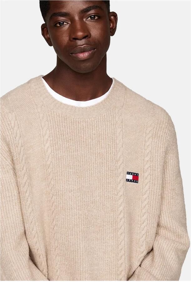 TOMMY JEANS Sweatshirt TJM SLIM CABLE KNIT CNECK met geborduurd merklogo breipatroon