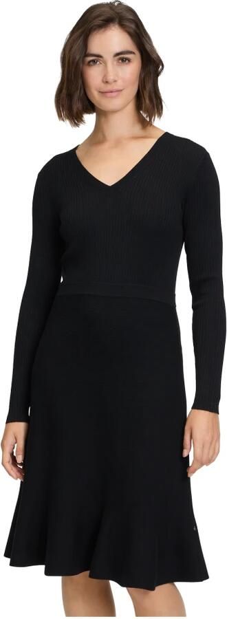 ROBE LÉGÈRE Knielange gebreide jurk met V-hals