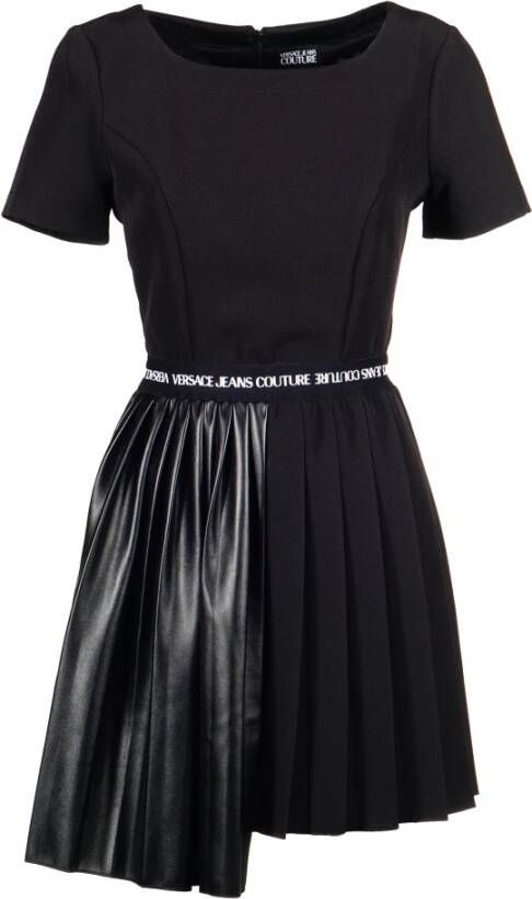 Versace Jeans Couture Abito maniche corte scollo squadrato e gonna a pieghe con orlo asimmetrico donna 73Hao925-N0103 Nero Zwart Dames