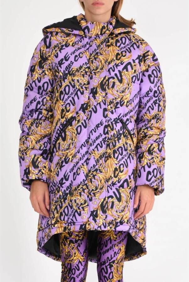 Versace Jeans Couture Lange Lilakleurige Jas met All Over Brush Couture Logo Print Purple Dames