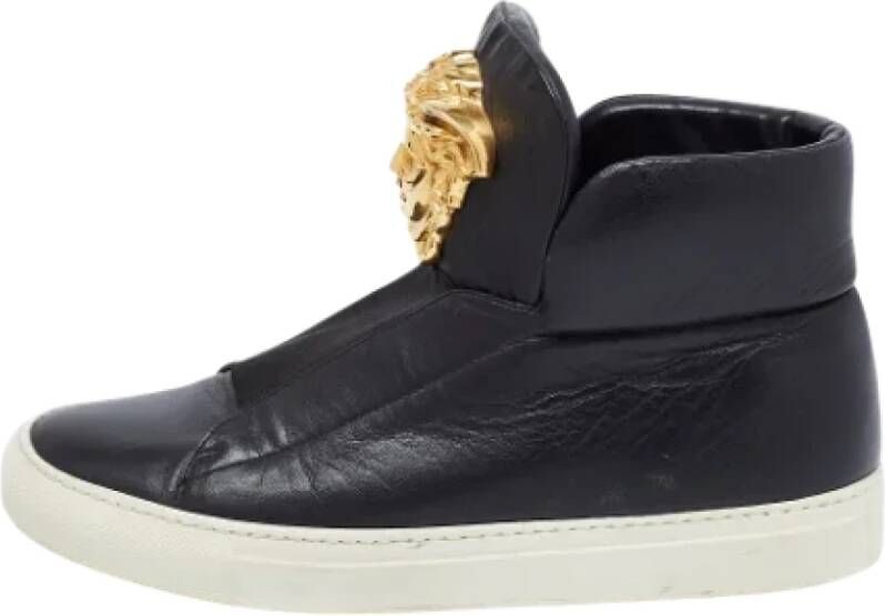 Versace Pre-owned Leather sneakers Zwart Dames