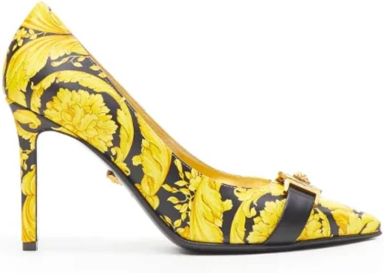 Versace Pre-owned Pumps Yellow Dames