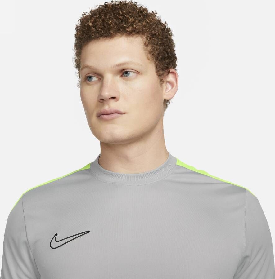 Nike Academy voetbaltop met Dri-FIT en korte mouwen voor heren Grijs