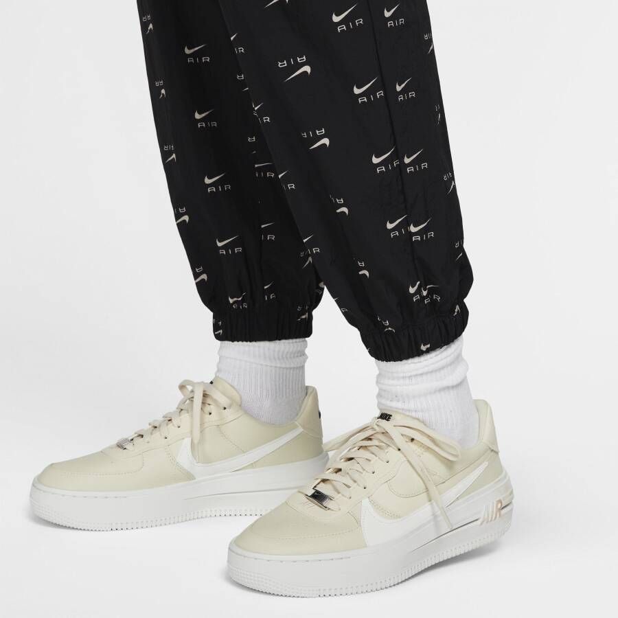 Nike Air Geweven damesbroek met print en halfhoge taille Zwart