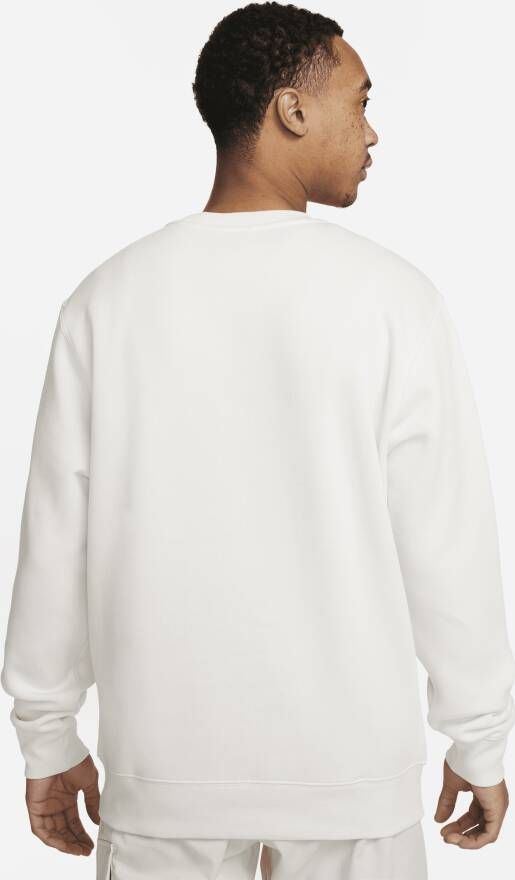 Nike Club Fleece+ Geborstelde herentop met ronde hals Grijs