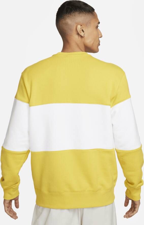 Nike Club herenshirt van sweatstof met kleurblokken en ronde hals Geel