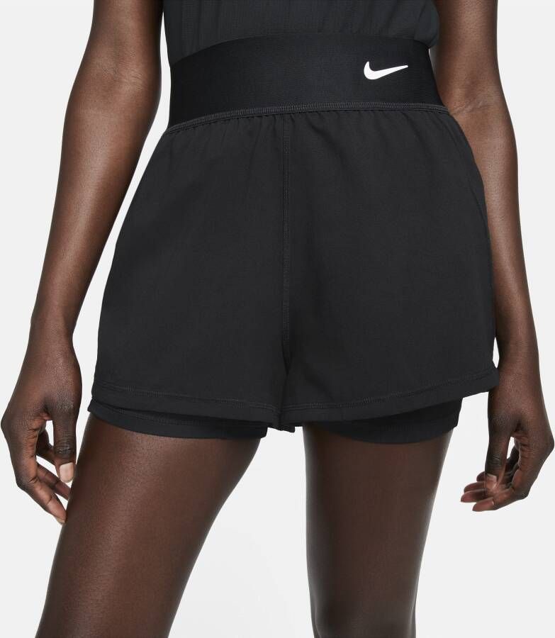 NikeCourt Dri-FIT Advantage Tennisshorts voor dames Zwart