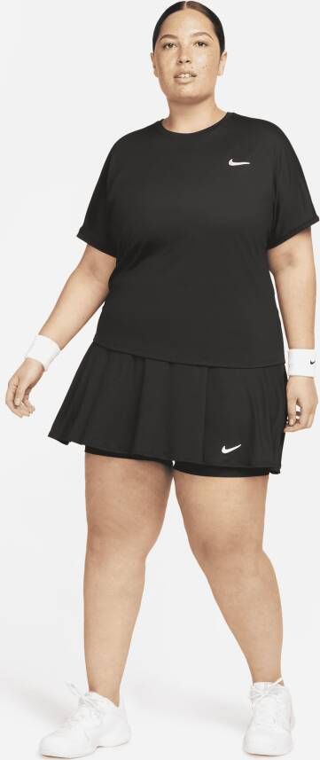 Nike Court Dri-FIT Victory Ruimvallende tennisrok (Plus Size) Zwart