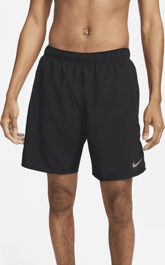 Nike Challenger Dri-FIT 2-in-1 hardloopshorts voor heren (18 cm) Zwart