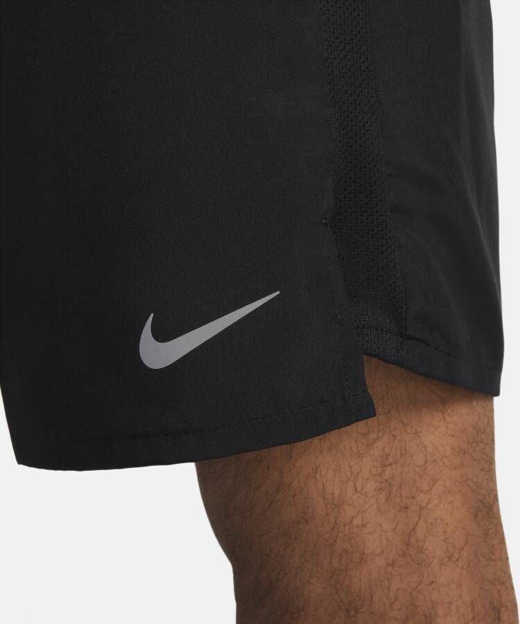 Nike Challenger Dri-FIT 2-in-1 hardloopshorts voor heren (18 cm) Zwart