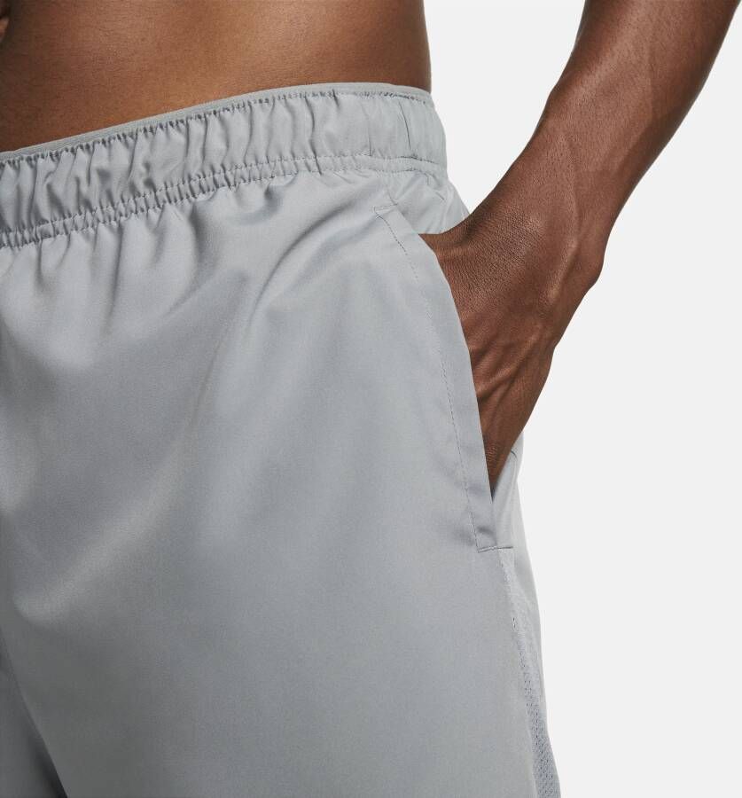 Nike Challenger Dri-FIT hardloopshorts met binnenbroek voor heren (18 cm) Grijs