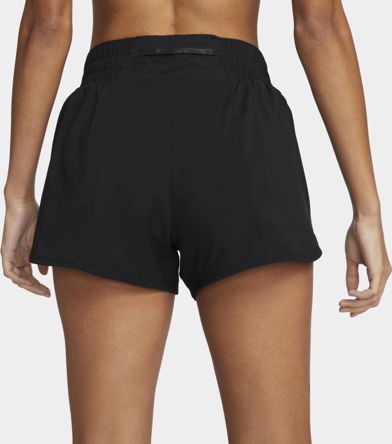 Nike One Dri-FIT damesshorts met halfhoge taille en binnenbroekje (8 cm) Zwart