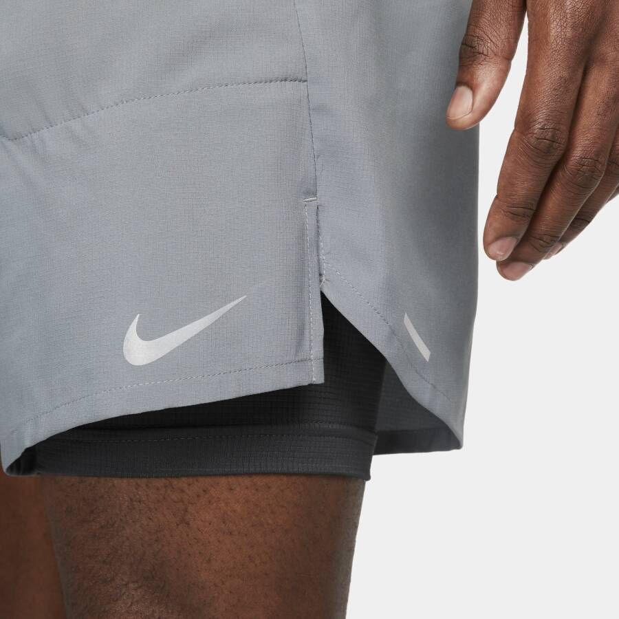 Nike Stride Dri-FIT 2-in-1 hardloopshorts voor heren (18 cm) Grijs