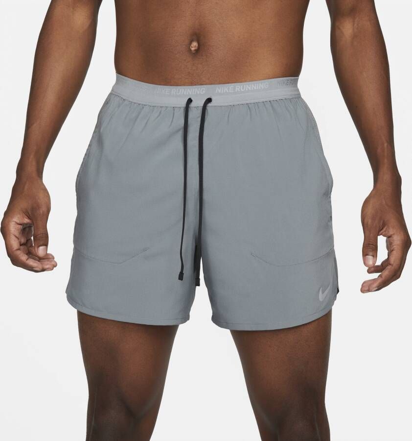 Nike Stride Dri-FIT hardloopshorts met binnenbroek voor heren (13 cm) Grijs