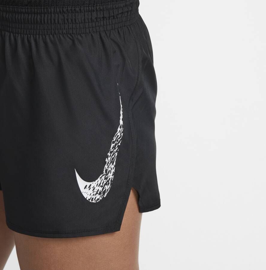 Nike Dri-FIT Swoosh Run Hardloopshorts met halfhoge taille en binnenbroek voor dames Zwart