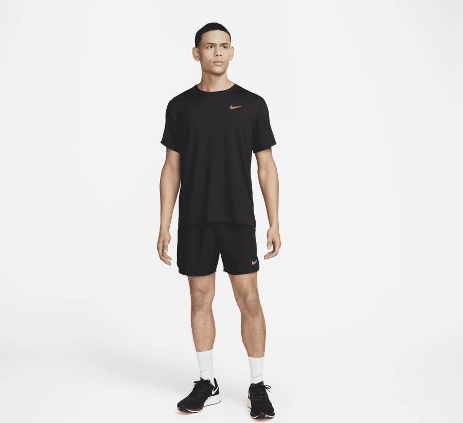 Nike Miler UV hardlooptop met korte mouwen en Dri-FIT voor heren Zwart