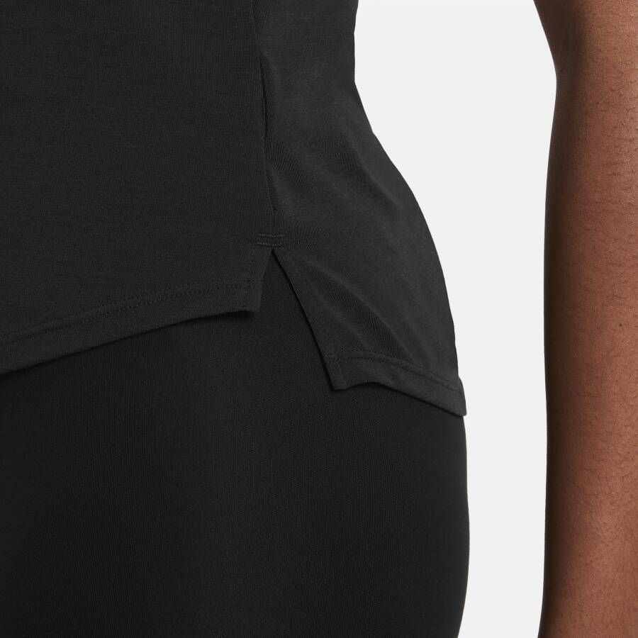 Nike Dri-FIT UV One Luxe Damestop met standaardpasvorm en korte mouwen Zwart