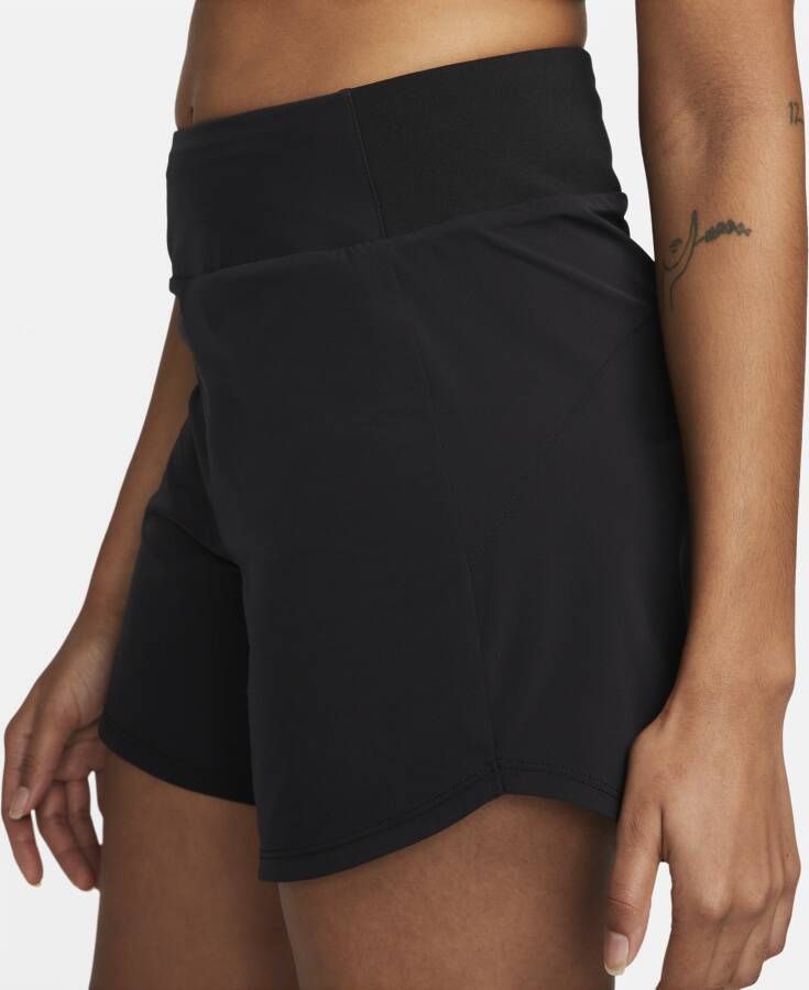 Nike Bliss Dri-FIT damesshorts met middelhoge taille en binnenbroekje (13 cm) Zwart
