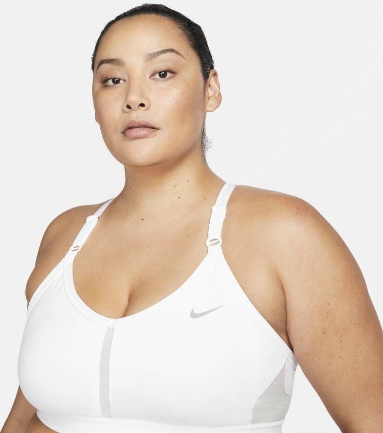 Nike Indy Gewatteerde sport-bh met V-hals en lichte ondersteuning (Plus Size) Wit