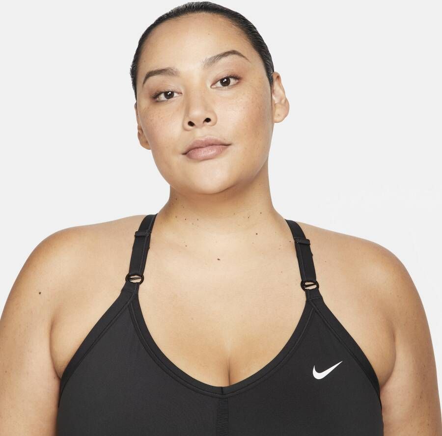 Nike Indy Gewatteerde sport-bh met V-hals en lichte ondersteuning (Plus Size) Zwart