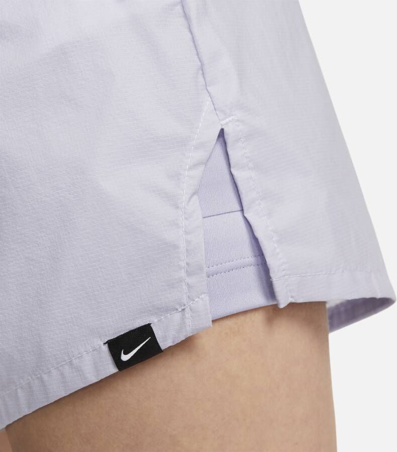 Nike Run Division Reflecterende 2-in-1-shorts met halfhoge taille voor dames (8 cm) Paars