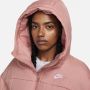 Nike Sportswear Classic Puffer Therma-FIT ruimvallend damesjack met capuchon Roze - Thumbnail 3
