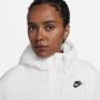 Nike Sportswear Classic Puffer Therma-FIT ruimvallend damesjack met capuchon Wit - Thumbnail 3
