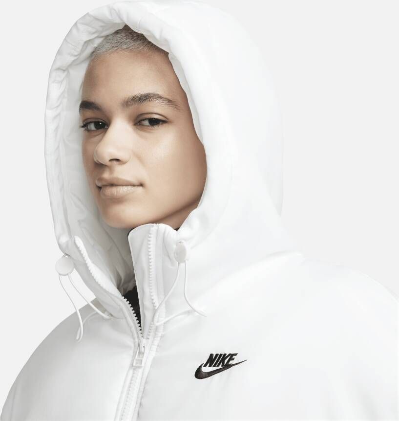 Nike Sportswear Classic Puffer Therma-FIT ruimvallende parka met capuchon voor dames Wit