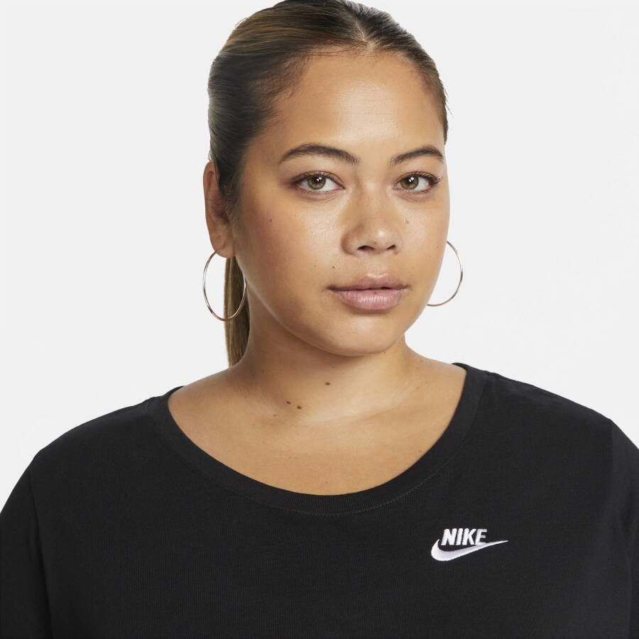 Nike Sportswear Club Essentials T-shirt voor dames (Plus Size) Zwart