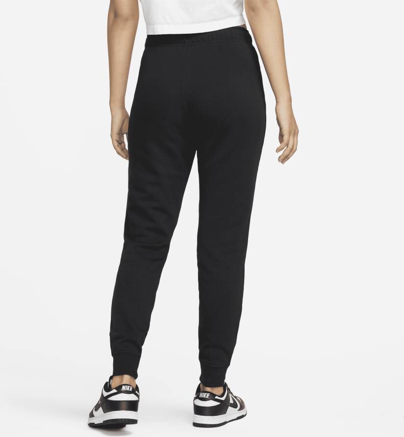 Nike Sportswear Club Fleece Aansluitende joggingbroek met halfhoge taille voor dames Zwart