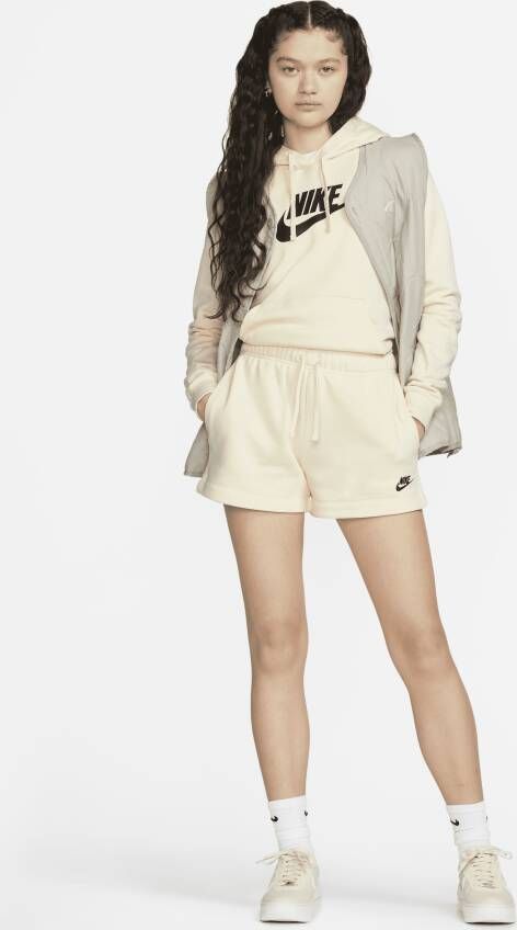 Nike Sportswear Club Fleece Damesshorts met halfhoge taille Wit
