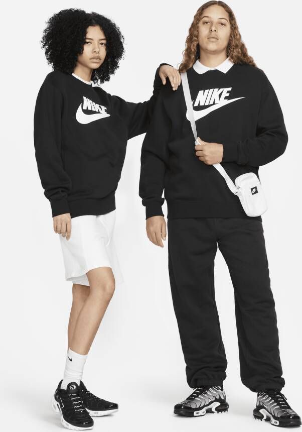 Nike Sportswear Club Fleece Herenshirt met ronde hals en graphic Zwart
