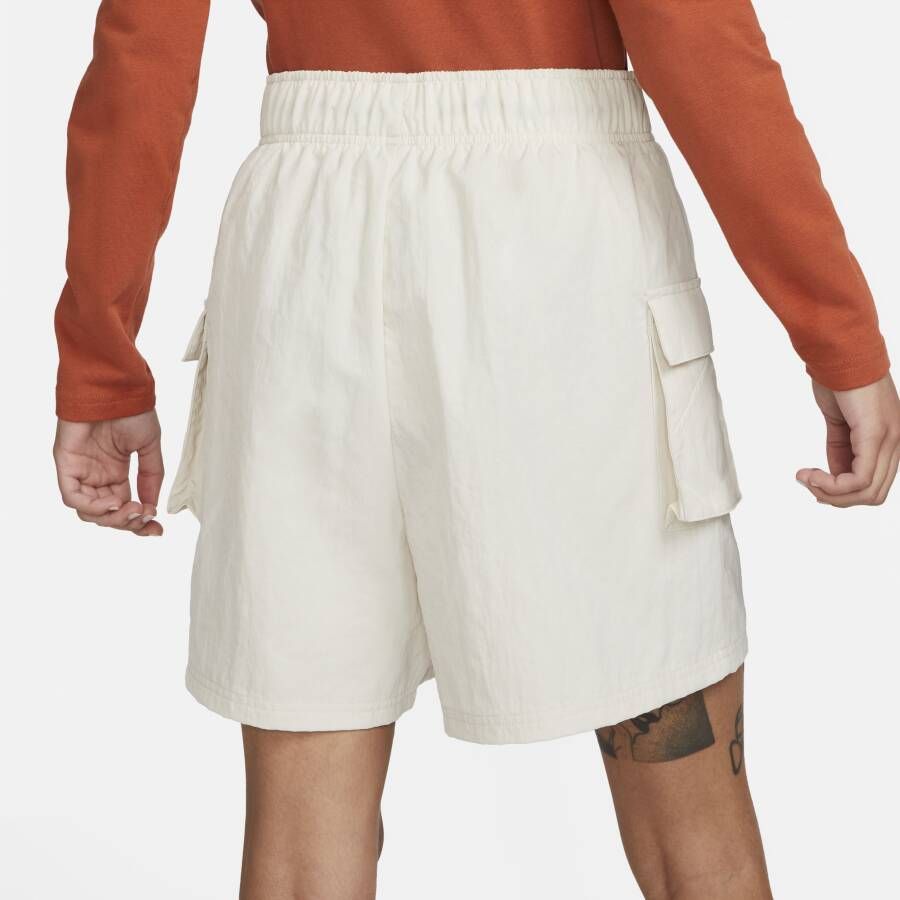 Nike Sportswear Essential Geweven damesshorts met hoge taille Bruin