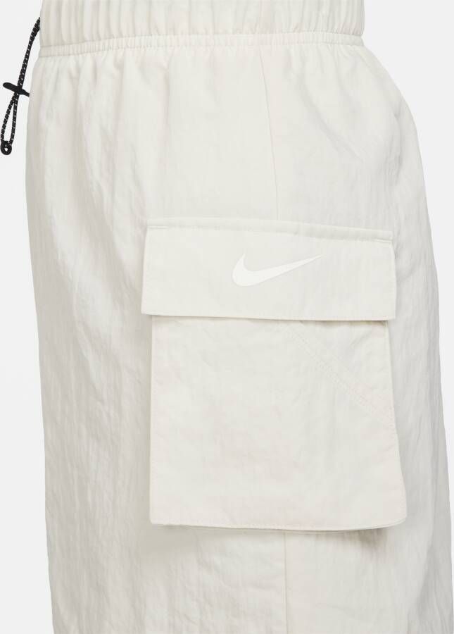 Nike Sportswear Essential Geweven damesshorts met hoge taille Bruin