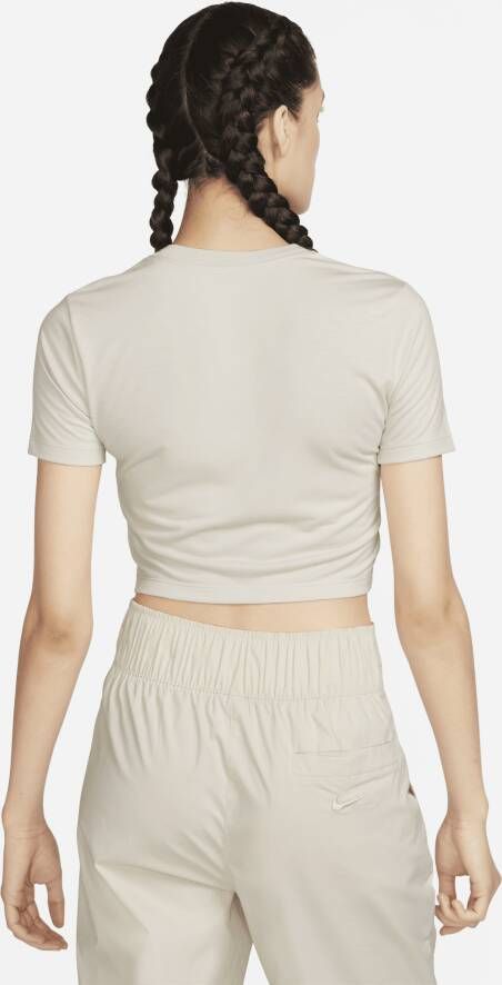 Nike Sportswear Essential aansluitend kort T-shirt voor dames Bruin