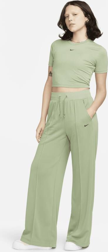 Nike Sportswear Essential Kort T-shirt met aansluitende pasvorm voor dames Groen