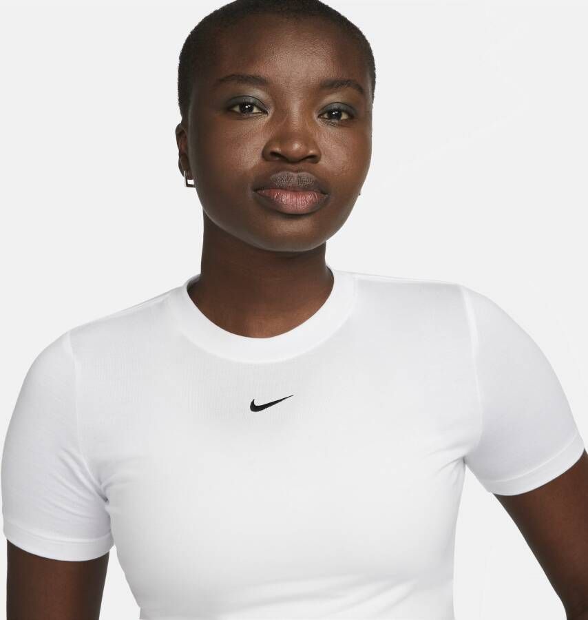 Nike Sportswear Essential aansluitend kort T-shirt voor dames Wit