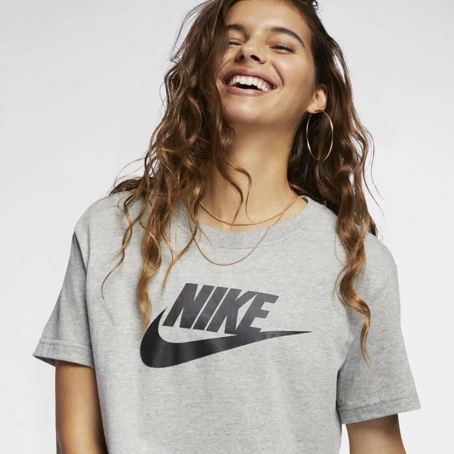 Nike Sportswear Essential Kort T-shirt met logo voor dames Grijs