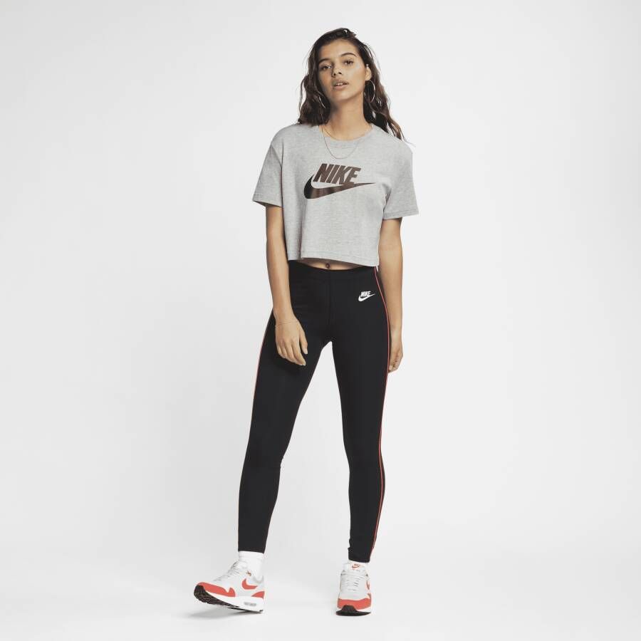 Nike Sportswear Essential Kort T-shirt met logo voor dames Grijs