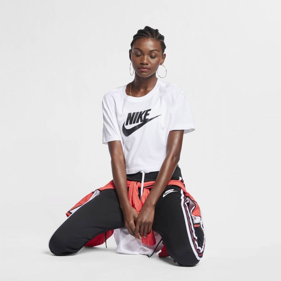 Nike Sportswear Essential Kort T-shirt met logo voor dames Wit