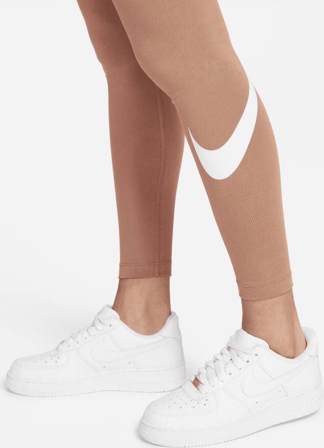 Nike Sportswear Essential Legging met halfhoge taille en Swoosh voor dames Bruin