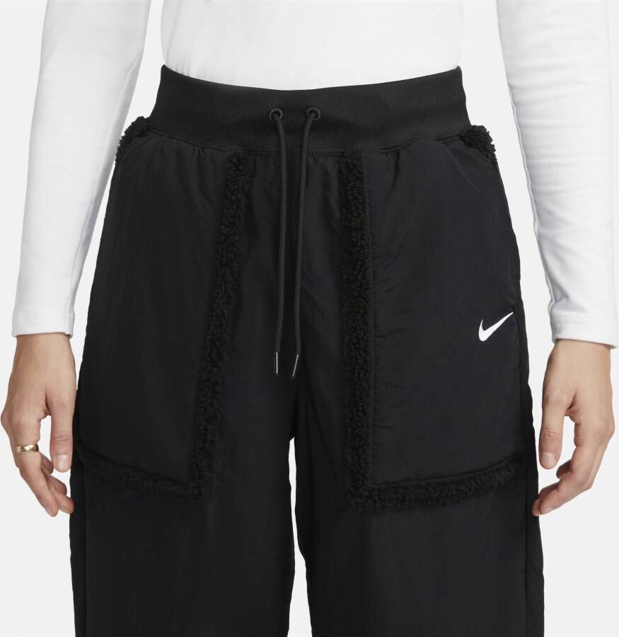 Nike Sportswear Essential Voorgevormde geweven damesbroek met hoge taille Zwart