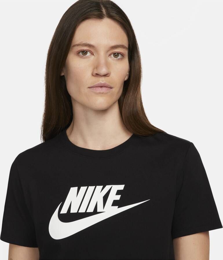 Nike Sportswear Essentials T-shirt met logo voor dames Zwart