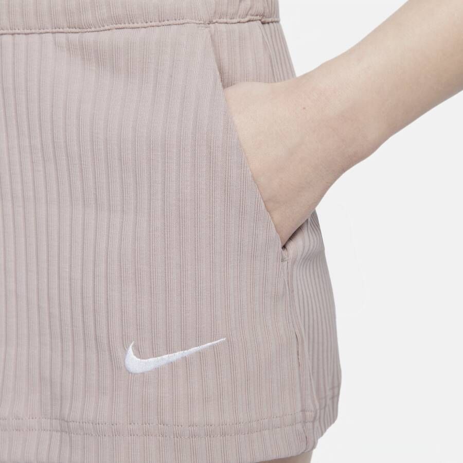 Nike Sportswear Geribde jersey damesshorts met hoge taille Bruin