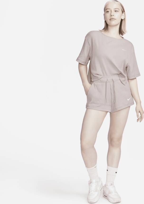 Nike Sportswear Geribde jersey damesshorts met hoge taille Bruin