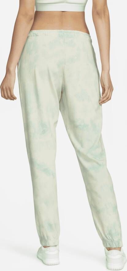 Nike Sportswear Joggingbroek met halfhoge taille en wolkenprint voor dames Groen