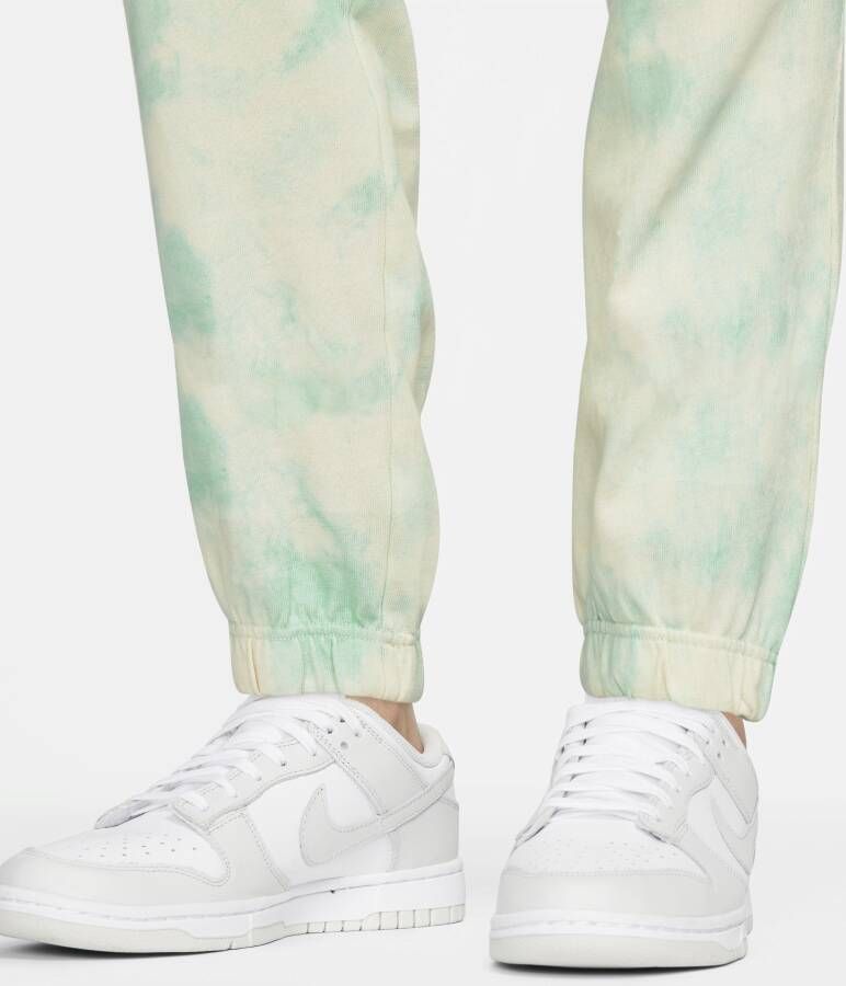 Nike Sportswear Joggingbroek met halfhoge taille en wolkenprint voor dames Groen