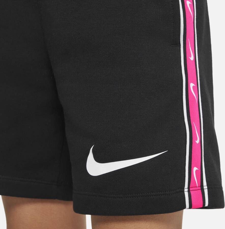Nike Sportswear Jongensshorts met herhalende print Zwart